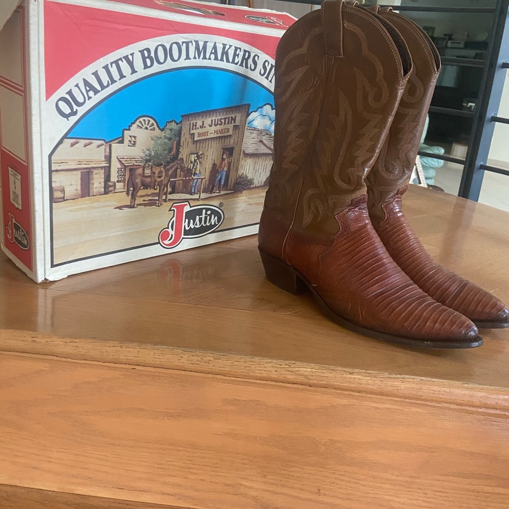 Justin boots women 9.5 hardly worn great condition